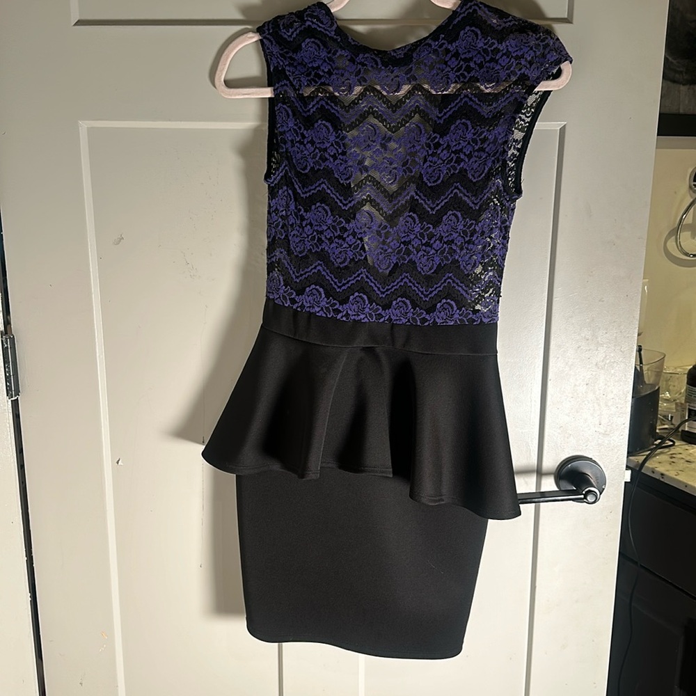 Beautiful date night dress from Windsor . Size small. Lace at the top